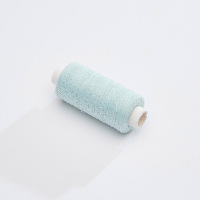 Bobine de fil bleu d'eau - 500m - Fabrication française - Oeko - Tex - TissusPapi.com