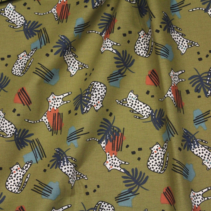 Tissu cotonnade JUNGLE STORY motif tropical & léopard blanc, fond vert kaki - OEKO - TEX® - TissusPapi.com