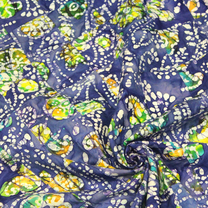 Tissu de coton batik patchwork aux fleurs, formes et pois blancs & jaunes, fond bleu roi - TissusPapi.com