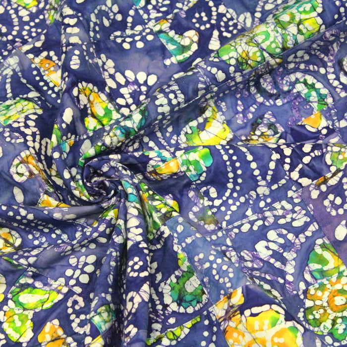 Tissu de coton batik patchwork aux fleurs, formes et pois blancs & jaunes, fond bleu roi - TissusPapi.com