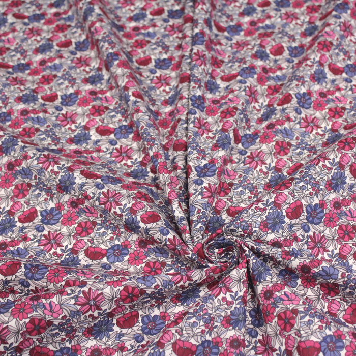 Tissu de coton LOUISE aux fleurs bleu bleuet & rose byzantin, fond blanc cassé - Oeko-Tex