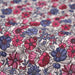Tissu de coton LOUISE aux fleurs bleu bleuet & rose byzantin, fond blanc cassé - Oeko-Tex - tissuspapi