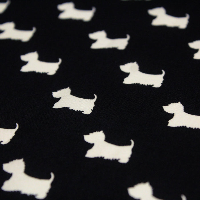 Tissu popeline de coton aux petits chiens blancs, fond noir - TissusPapi.com