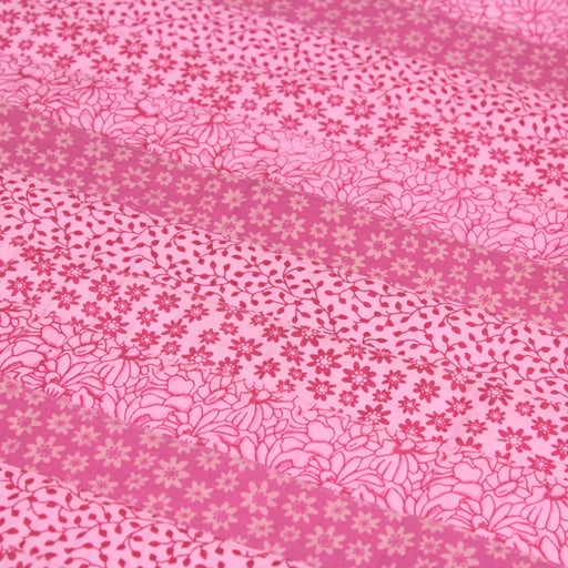 Tissu de coton batik patchwork aux fleurs variées, tons rose et rose fuchsia - TissusPapi.com