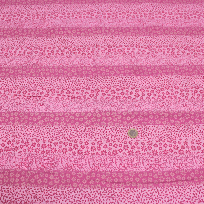 Tissu de coton batik patchwork aux fleurs variées, tons rose et rose fuchsia - TissusPapi.com
