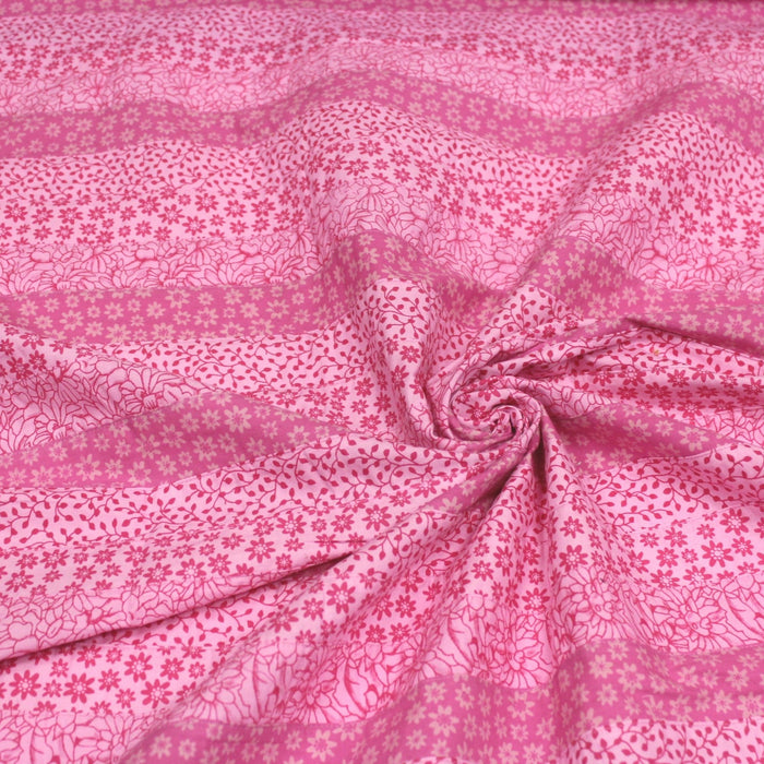 Tissu de coton batik patchwork aux fleurs variées, tons rose et rose fuchsia - TissusPapi.com