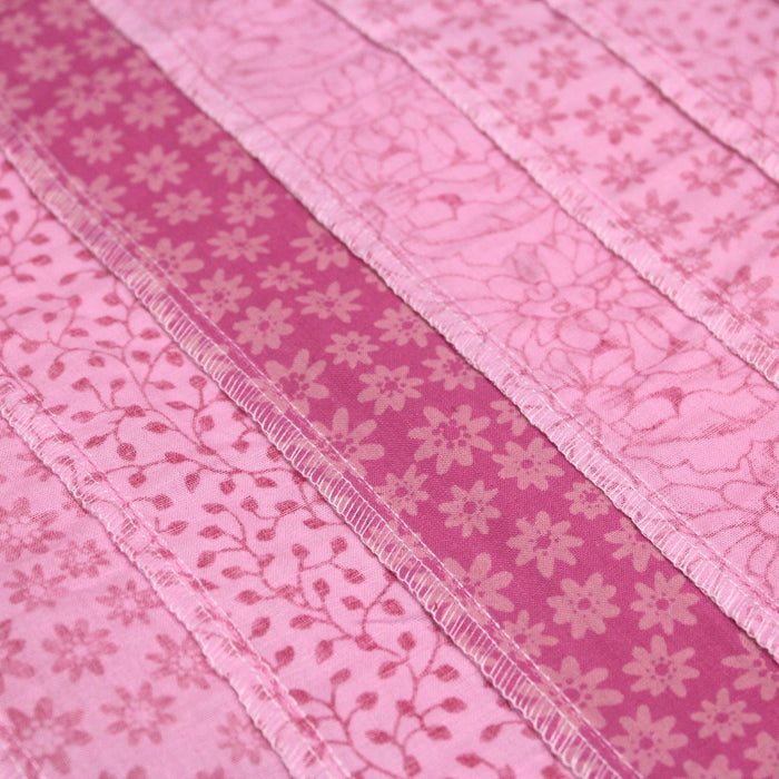 Tissu de coton batik patchwork aux fleurs variées, tons rose et rose fuchsia - TissusPapi.com