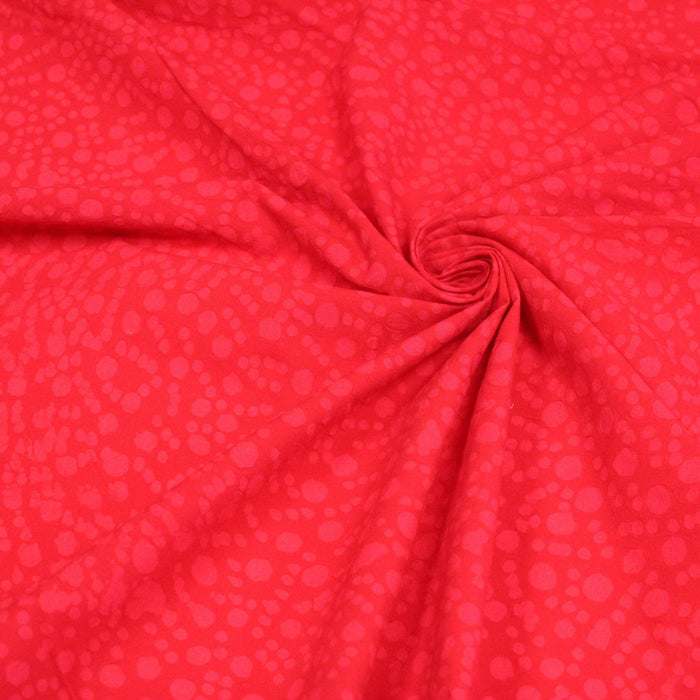 Tissu de coton batik gaufré OCÉANIE aux fleurs et taches rouges clair, fond rouge - TissusPapi.com