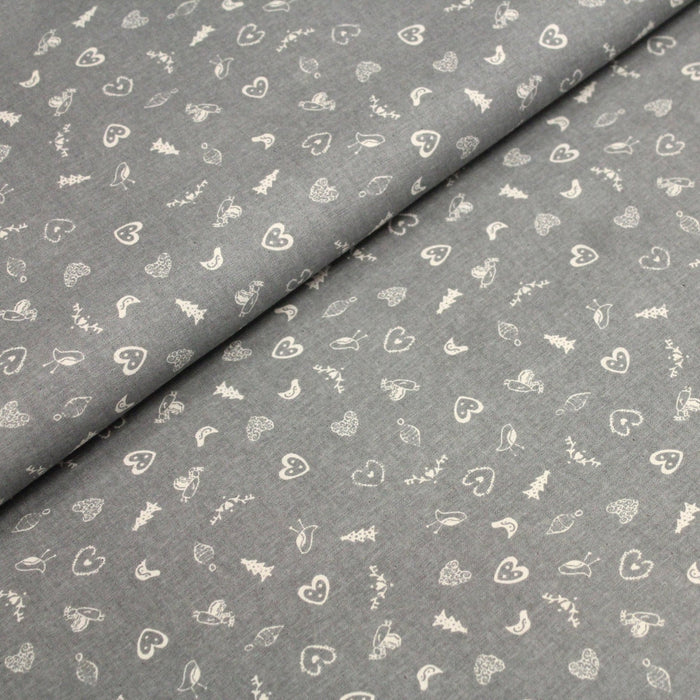 Tissu de coton de Noël scandinave aux petits objets de Noël écrus, fond gris - TissusPapi.com
