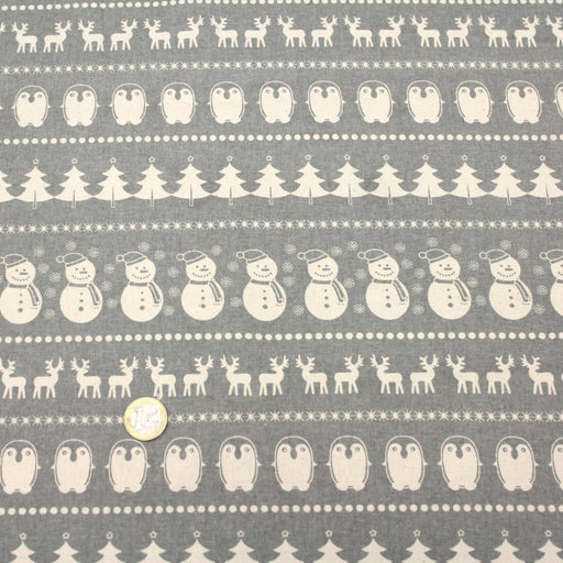 Tissu de coton de Noël scandinave aux bonshommes de neige, rennes, pingouins, sapins de Noël écrus, fond gris - TissusPapi.com