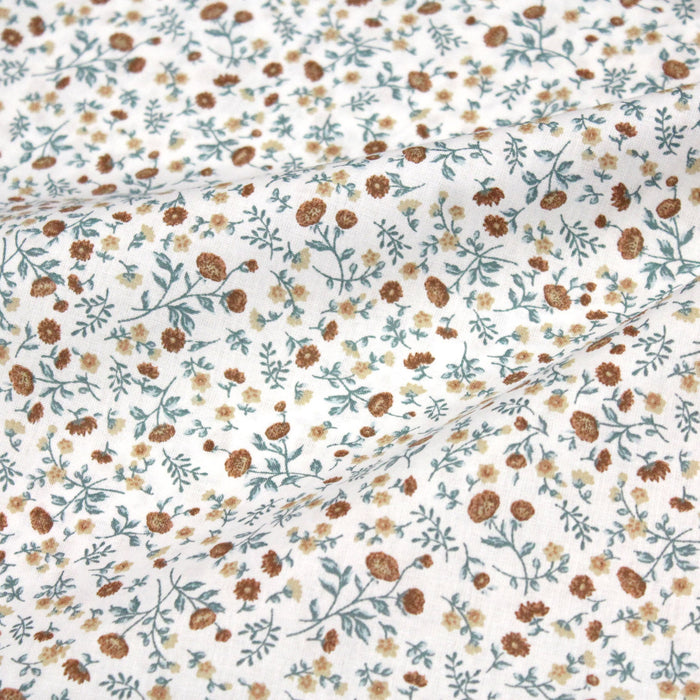 Tissu de coton aux petites fleurs cappuccino, crème & vert thym, fond blanc - OEKO-TEX® - tissuspapi