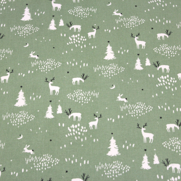 Tissu de coton COLLECTION NOËL les jolis rennes blancs dans la forêt, fond vert - Oeko-Tex - tissuspapi