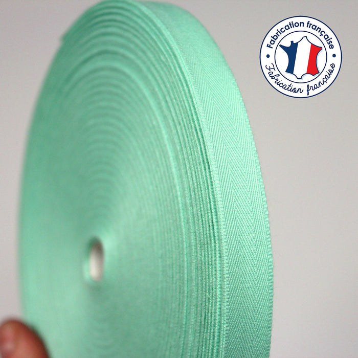 Ruban sergé de coton vert amande 15mm - Galette de 50 mètres - Fabrication française - TissusPapi.com
