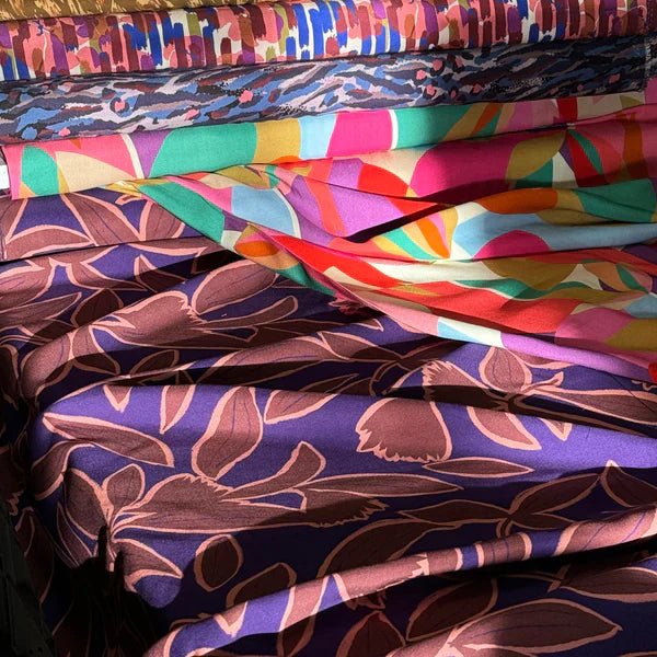 Tissu Viscose : Fluidité et Confort pour Vos Tenues Féminines - TissusPapi.com