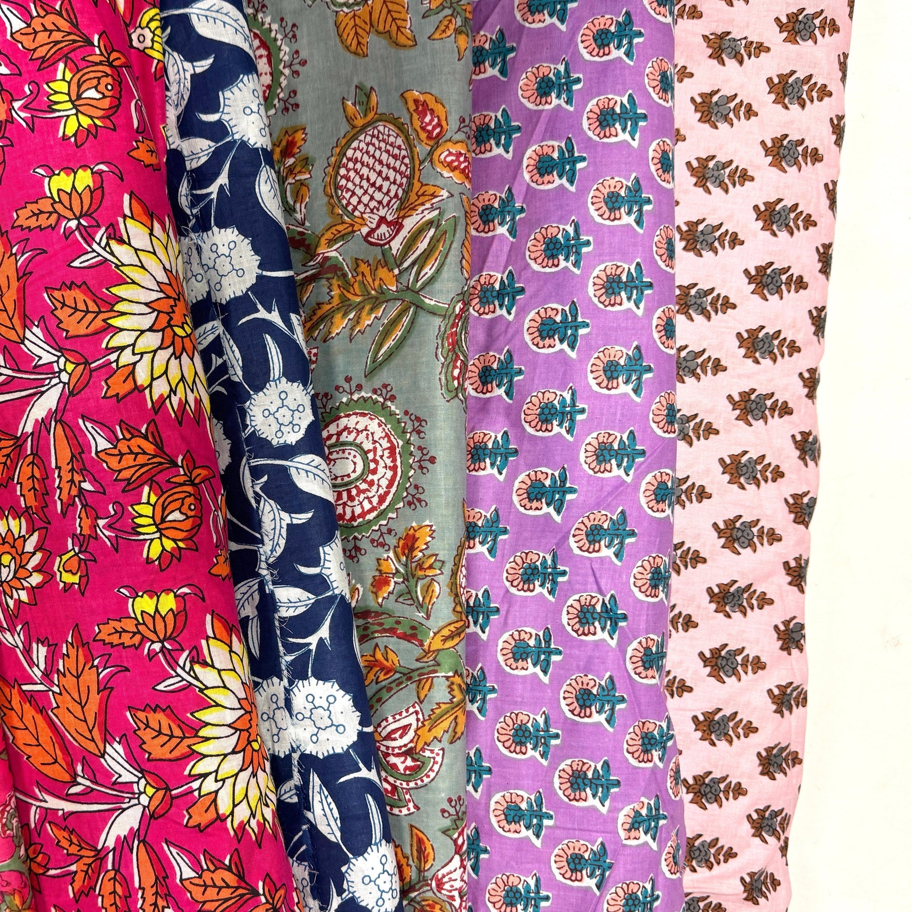 Les Indiennes : histoire, motifs et renaissance d’un tissu emblématique - TissusPapi.com