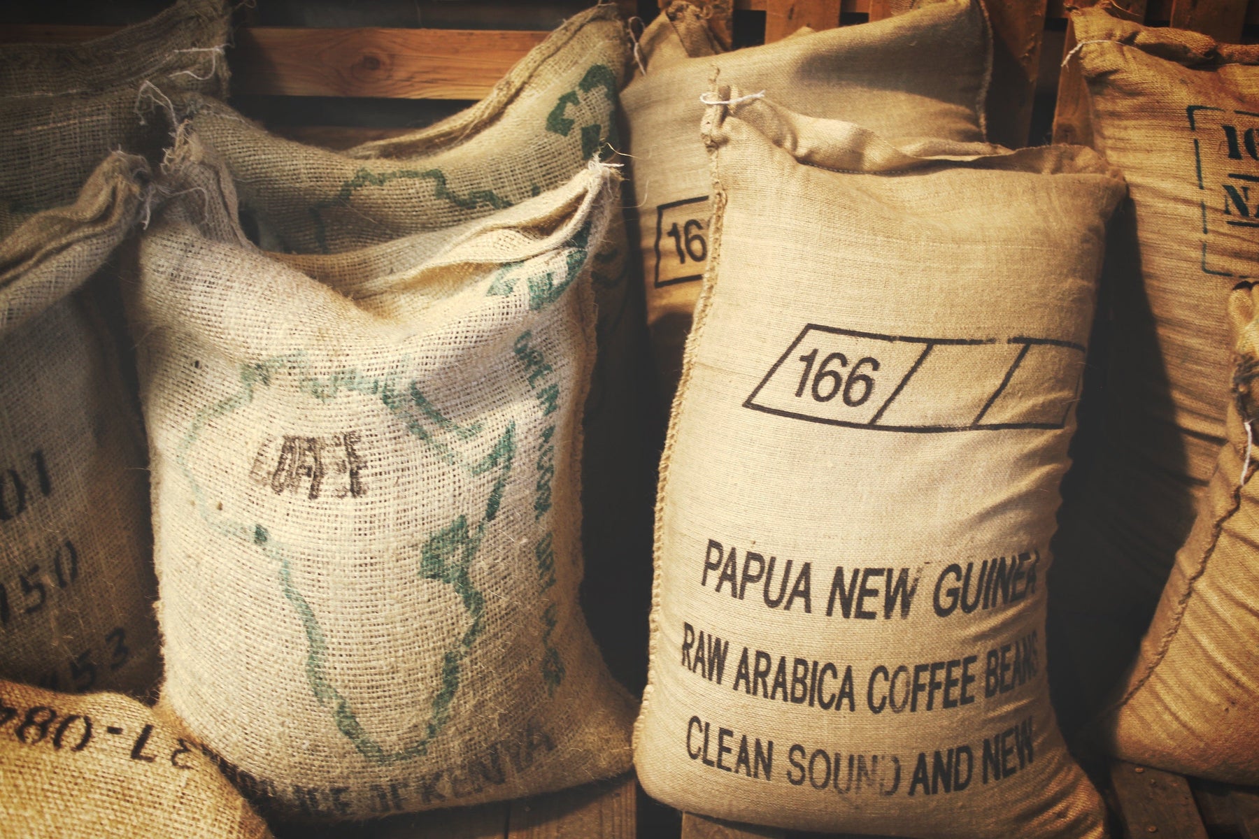 Les authentiques sacs de jute à café sont chez TissusPapi.com !