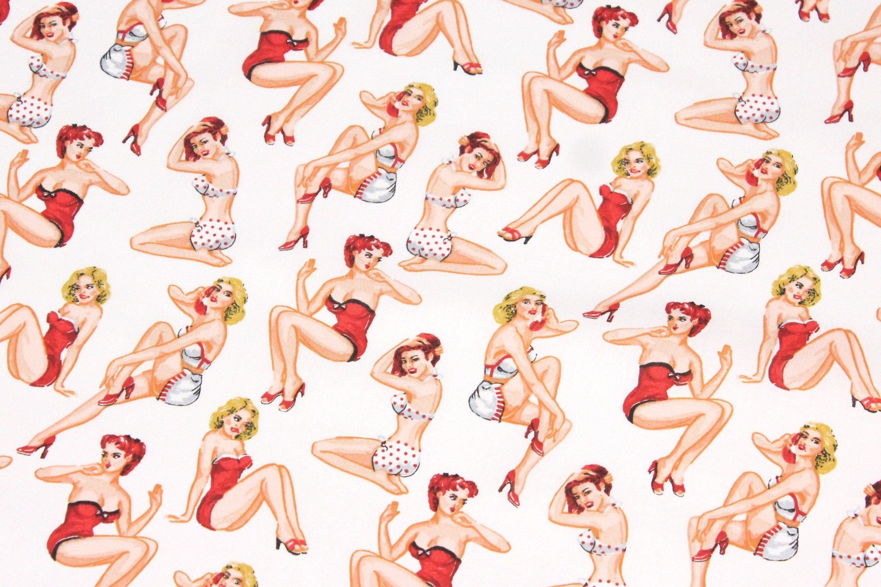 Retour dans les années 50 : voici le tissu aux jolies pin-up !