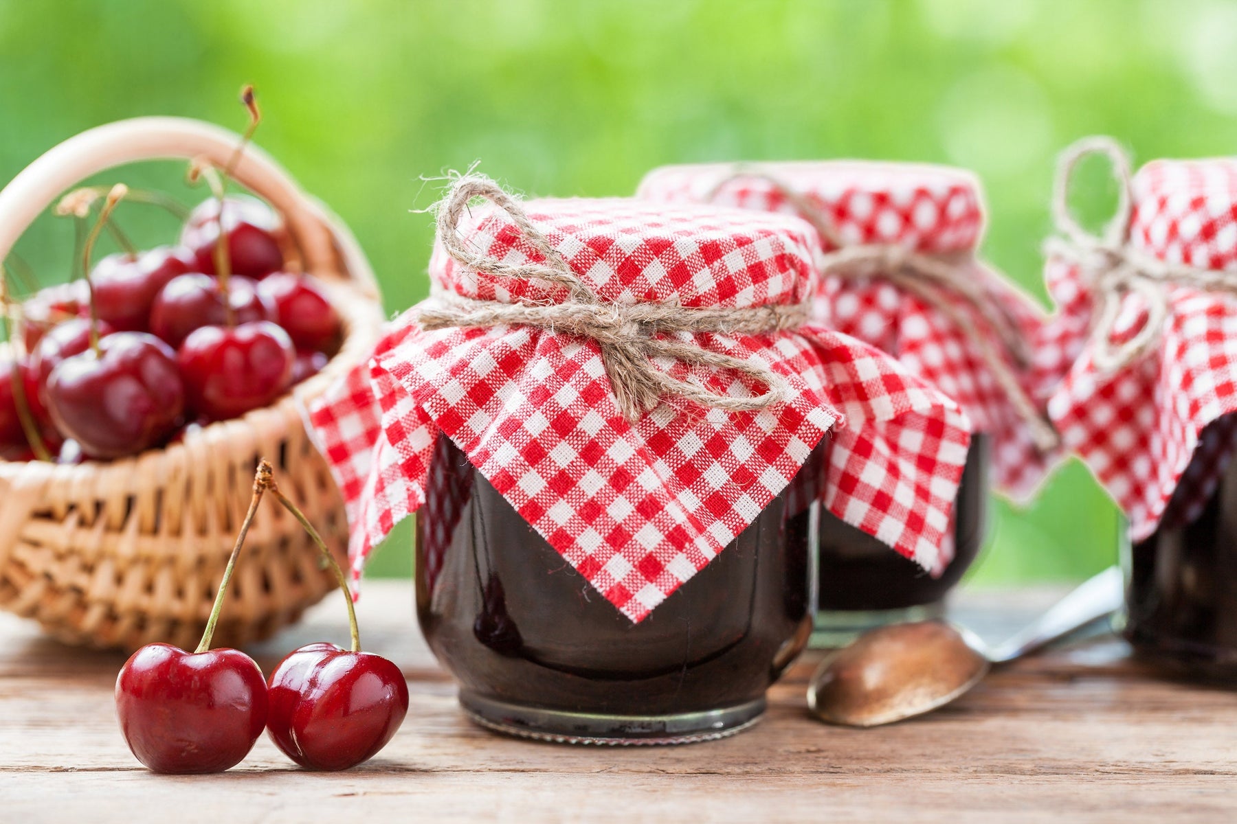 Tissu pot de confiture : du Vichy ou de la toile de jute sur vos confitures !