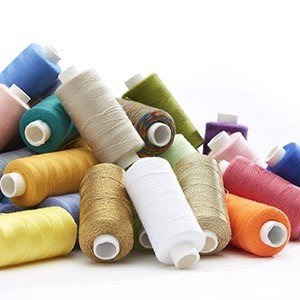 Bobines et cônes de fil à coudre - TissusPapi.com