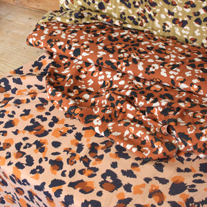 Découvrez notre collection de tissus motif léopard, actuels et tendance