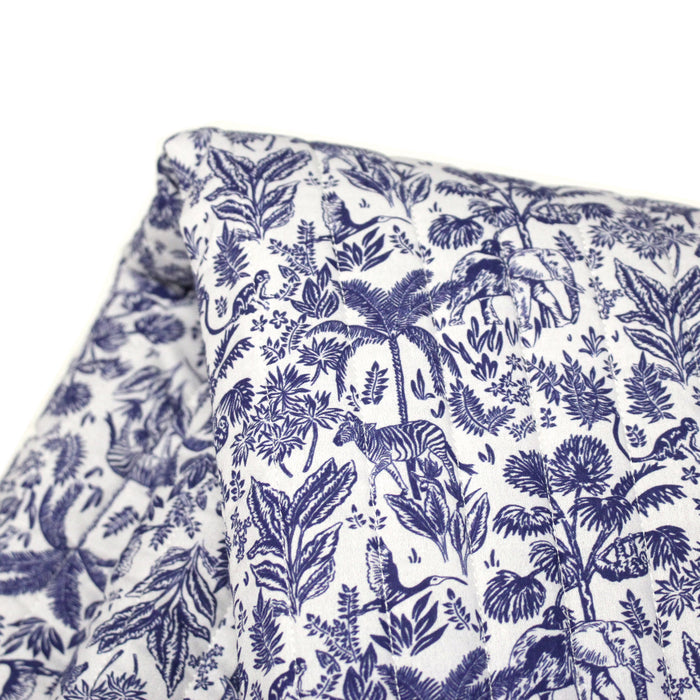 Tissu matelassé TOILE DE JOUY : trois motifs, deux couleurs, cinq tissus !