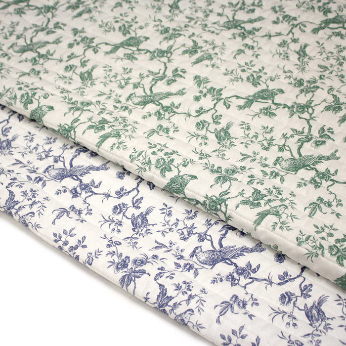 Tissu matelassé TOILE DE JOUY : trois motifs, deux couleurs, cinq tissus !