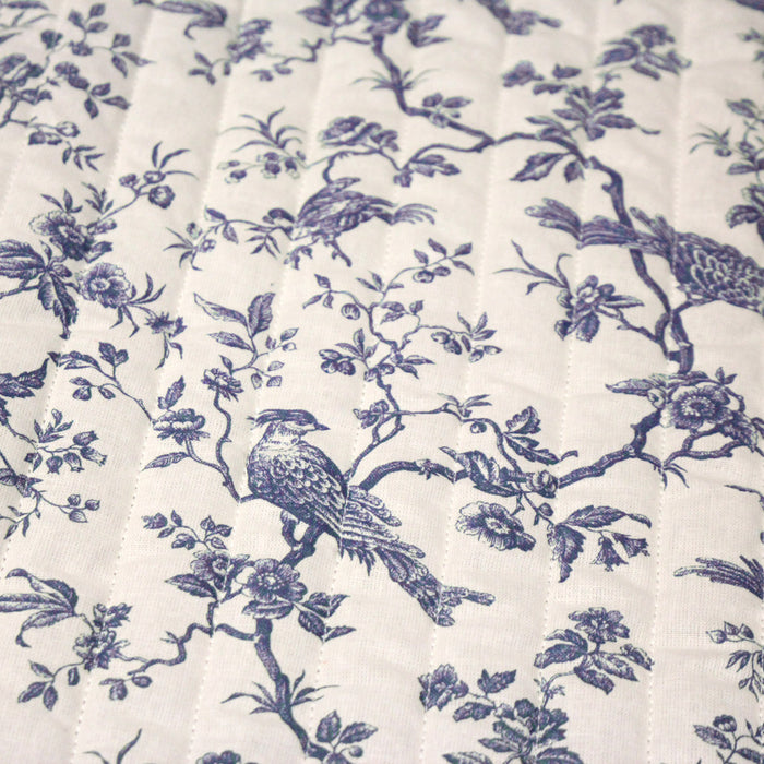 Tissu matelassé TOILE DE JOUY : trois motifs, deux couleurs, cinq tissus !