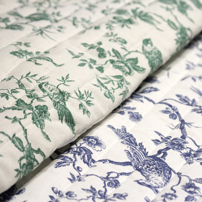Tissu matelassé TOILE DE JOUY : trois motifs, deux couleurs, cinq tissus !