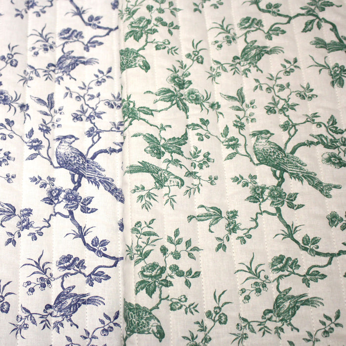 Tissu matelassé TOILE DE JOUY : trois motifs, deux couleurs, cinq tissus !