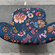 Tissu demi natté INDIENNES fleuri 100% coton, fond bleu pétrole - Collection Thevenon - TissusPapi.com