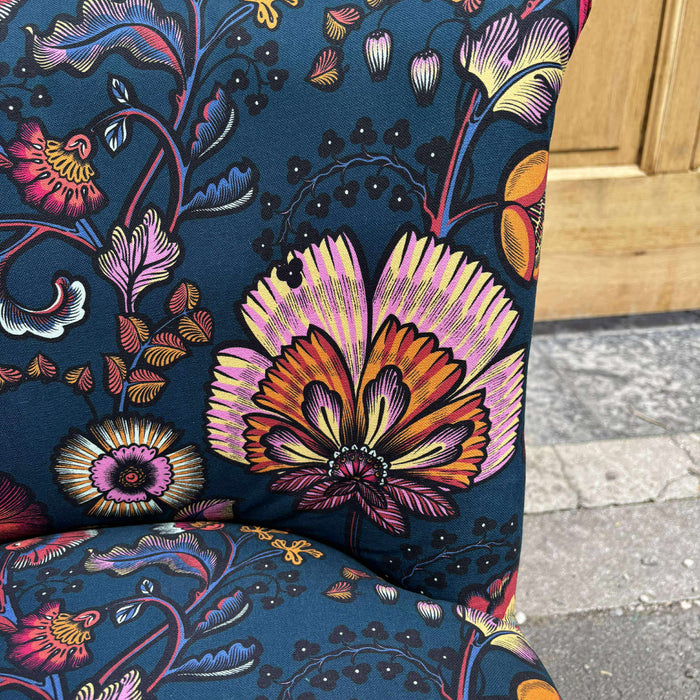 Tissu demi natté INDIENNES fleuri 100% coton, fond bleu pétrole - Collection Thevenon