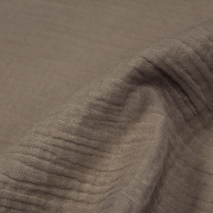 Tissu double gaze de coton gaufrée taupe - OEKO-TEX