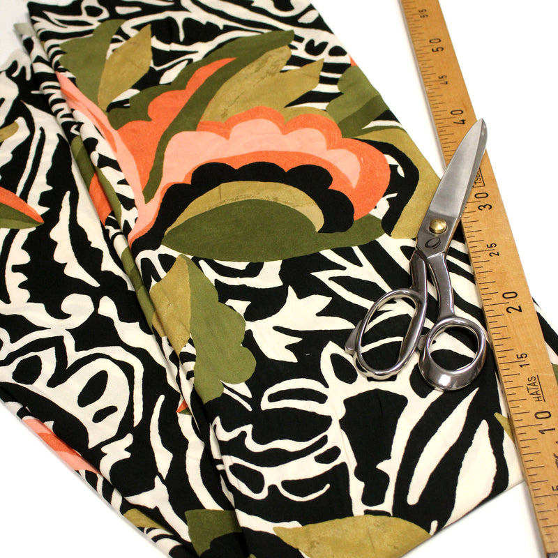 Tissu viscose fluide COMPORTA, motif graphique noir blanc, fleuri vert rose corail - Fabrication française - TissusPapi.com
