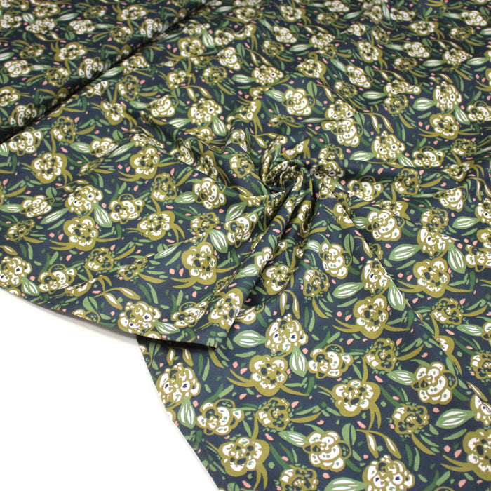Tissu cotonnade fleuri tropical aux fleurs kaki et vertes, fond bleu marine - OEKO-TEX STANDARD 100
