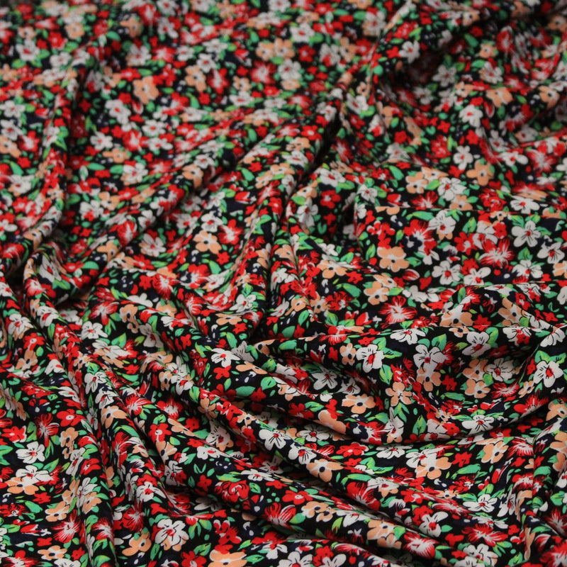 Tissu Viscose fluide fleuri rouge blanc vert et corail - TissusPapi.com