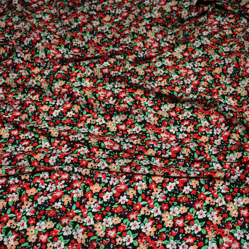 Tissu Viscose fluide fleuri rouge blanc vert et corail - TissusPapi.com