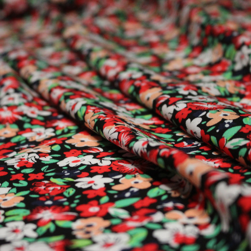 Tissu Viscose fluide fleuri rouge blanc vert et corail - TissusPapi.com
