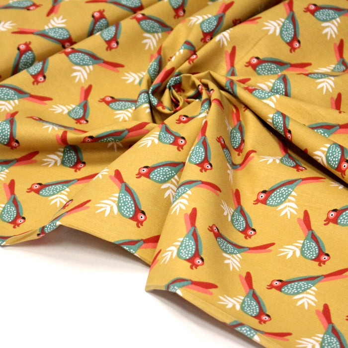 Tissu cotonnade jaune aux oiseaux verts et rouges - OEKO-TEX STANDARD 100