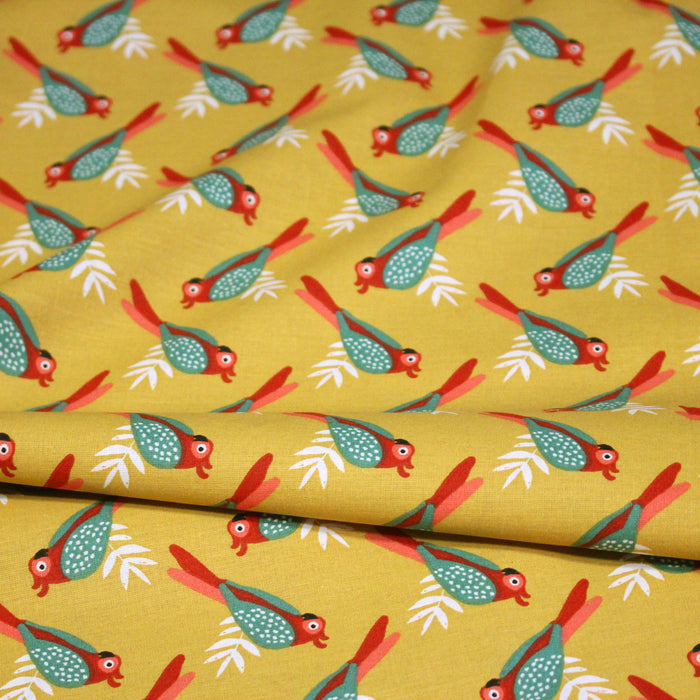 Tissu cotonnade jaune aux oiseaux verts et rouges - OEKO-TEX STANDARD 100