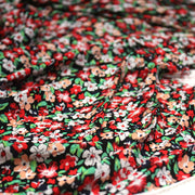 Tissu Viscose fluide fleuri rouge blanc vert et corail - TissusPapi.com