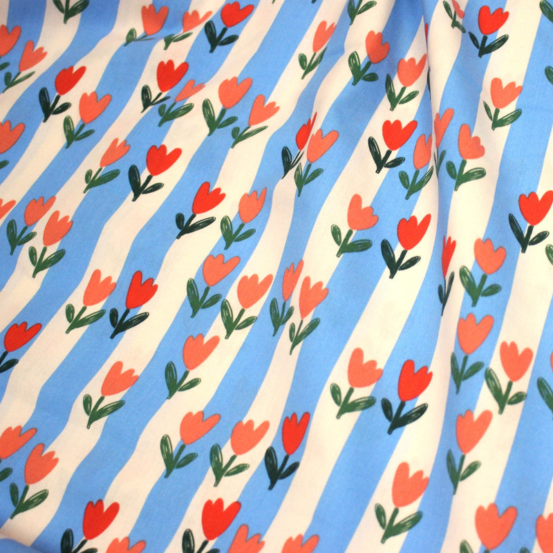 Tissu cotonnade Rayures blanc cassé et bleues aux tulipes roses et rouges - OEKO - TEX STANDARD 100 - TissusPapi.com