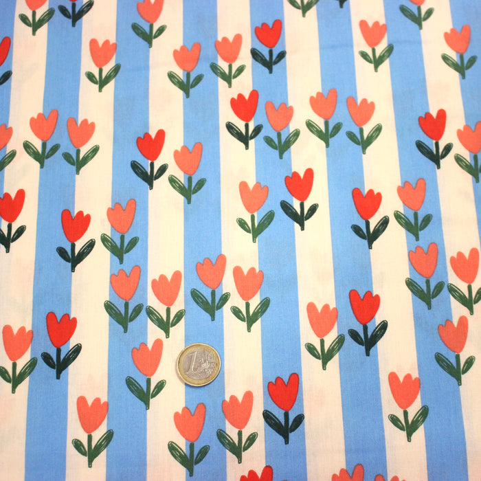 Tissu cotonnade Rayures blanc cassé et bleues aux tulipes roses et rouges - OEKO-TEX STANDARD 100