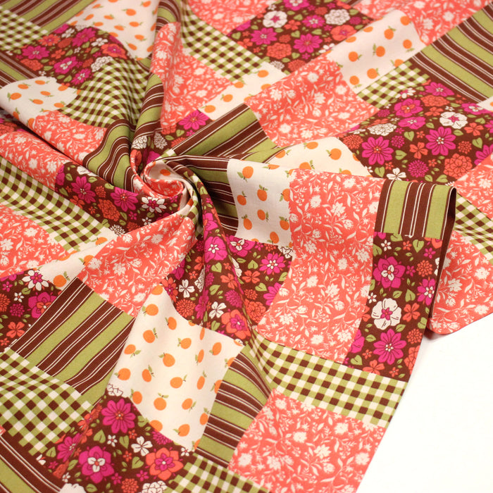 Tissu cotonnade motif patchwork imprimé floral et multicolore, tons roses, verts marrons, écrus - OEKO-TEX STANDARD 100