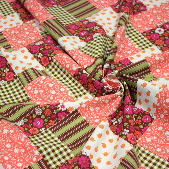 Tissu cotonnade motif patchwork imprimé floral et multicolore, tons roses, verts marrons, écrus - OEKO-TEX STANDARD 100