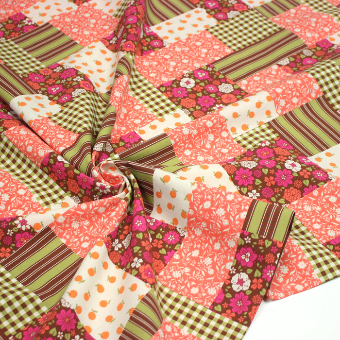 Tissu cotonnade motif patchwork imprimé floral et multicolore, tons roses, verts marrons, écrus - OEKO-TEX STANDARD 100