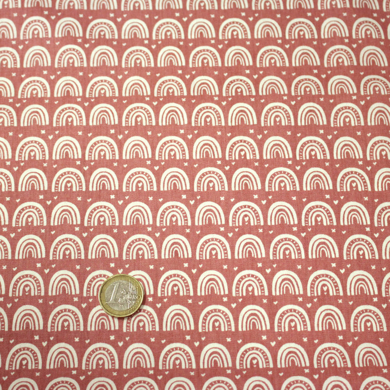 Tissu popeline coton rose indien aux arcs en ciel dessinés blancs - TissusPapi.com