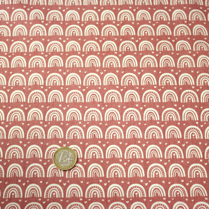 Tissu popeline coton rose indien aux arcs en ciel dessinés blancs - TissusPapi.com