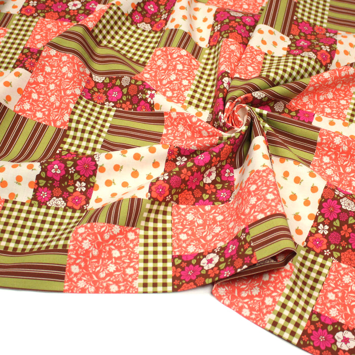 Tissu cotonnade motif patchwork imprimé floral et multicolore, tons roses, verts marrons, écrus - OEKO-TEX STANDARD 100