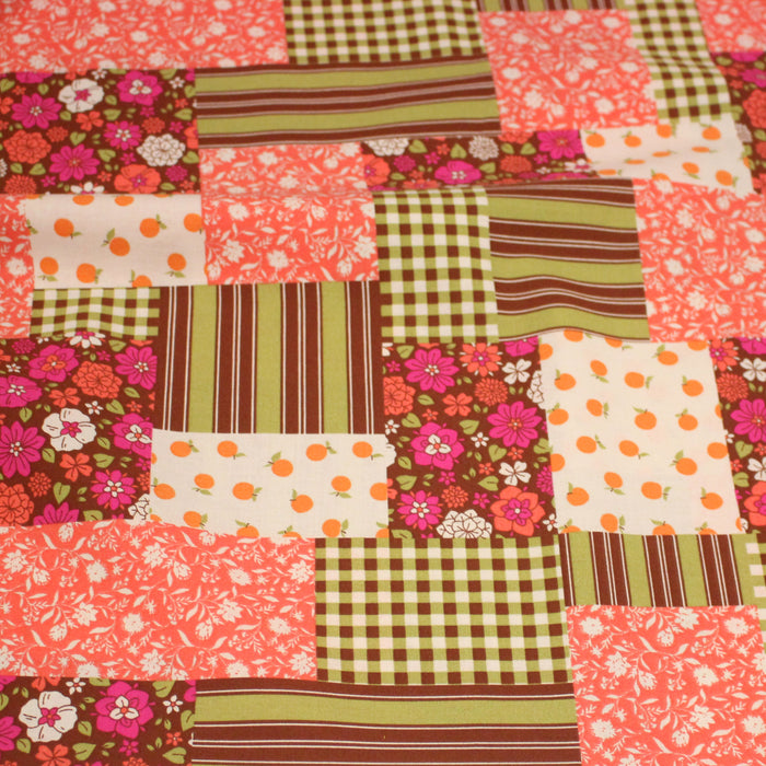 Tissu cotonnade motif patchwork imprimé floral et multicolore, tons roses, verts marrons, écrus - OEKO-TEX STANDARD 100