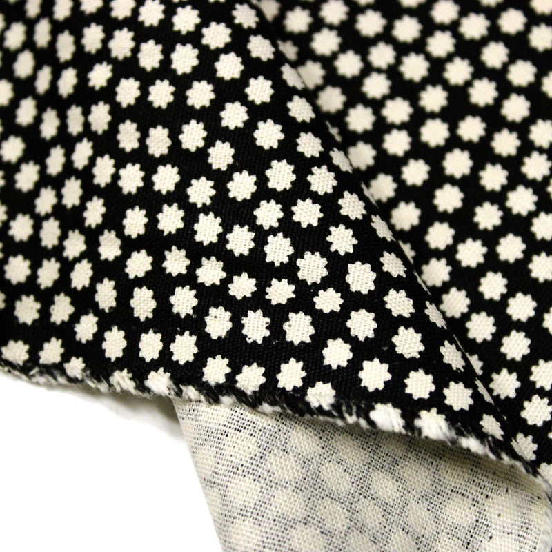 Tissu coton demi natté noir, fleurs géométriques écrues - MADE IN JAPAN - FABRICATION JAPONAISE - TissusPapi.com